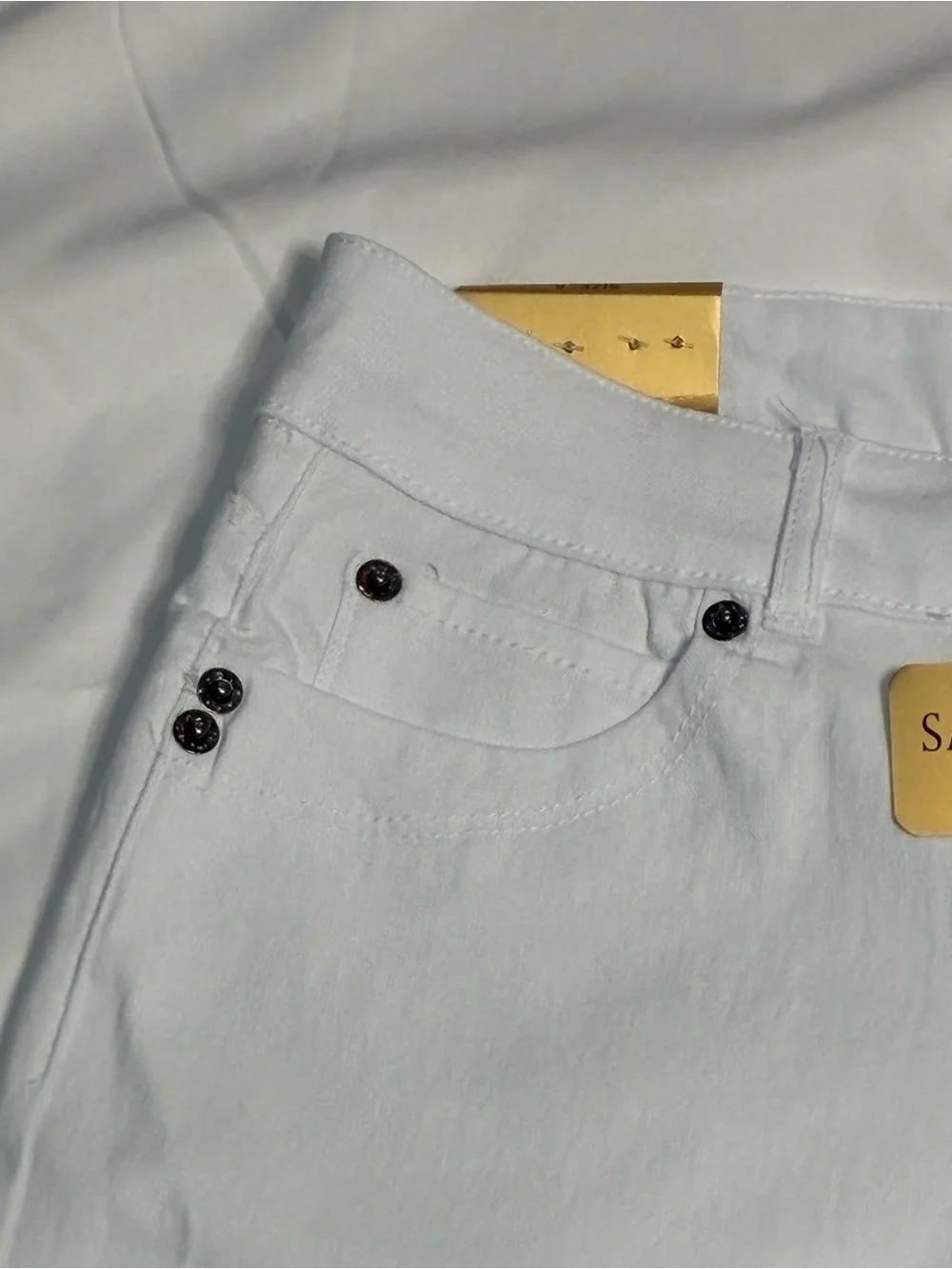 Sabrina Lauren White Bermuda Shorts Size 8 NWT Stretch